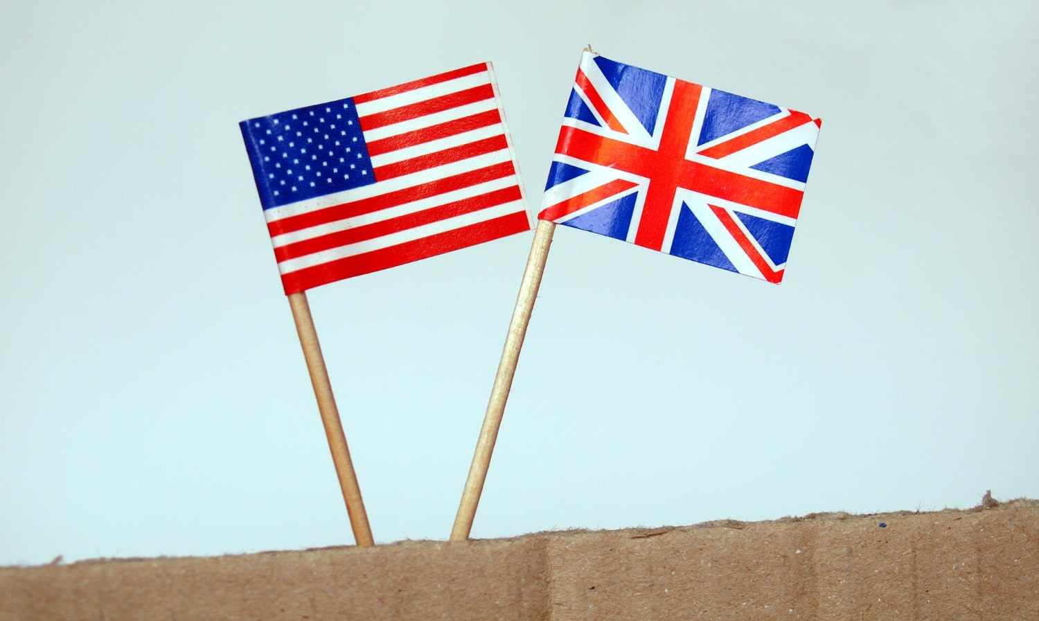 UK vs USA: Which is Better to Study Abroad for International Students?